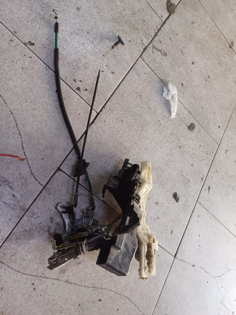 تعمیر شیشه بالابر شاهین