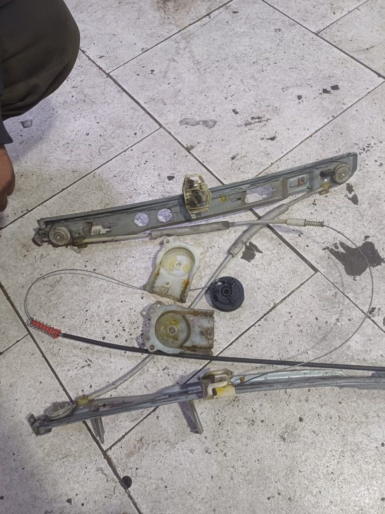 شیشه بالابر مگان