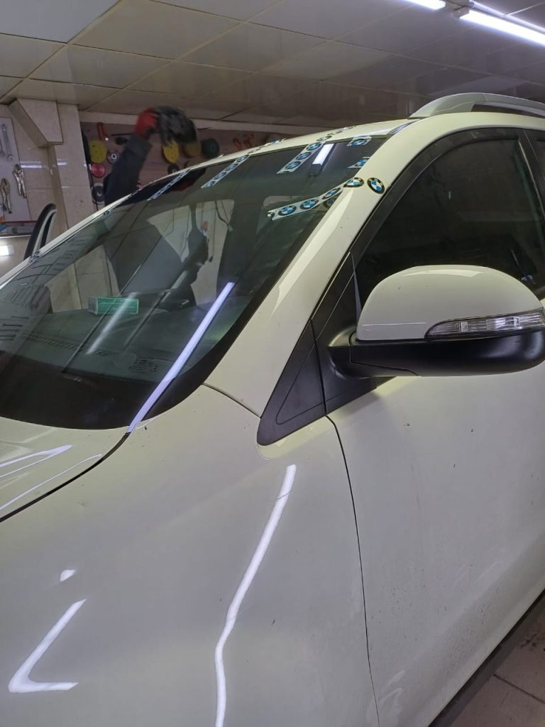 تعویض شیشه جلو SsangYong Korando