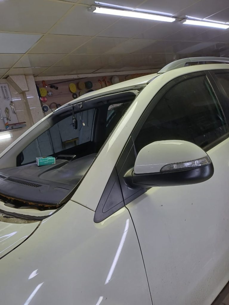 تعویض شیشه جلو کوراندو