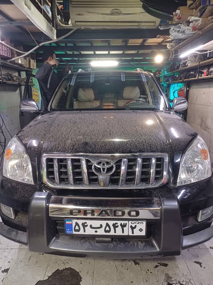 تعویض شیشه جلو تویوتا پرادو