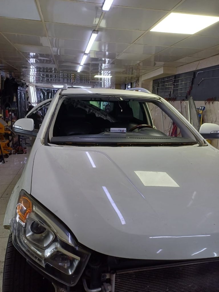 تعویض شیشه کوراندو سانگ یانگ