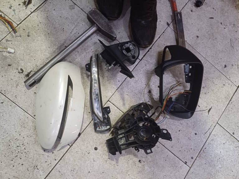 باز کردن آینه نیسان جوک