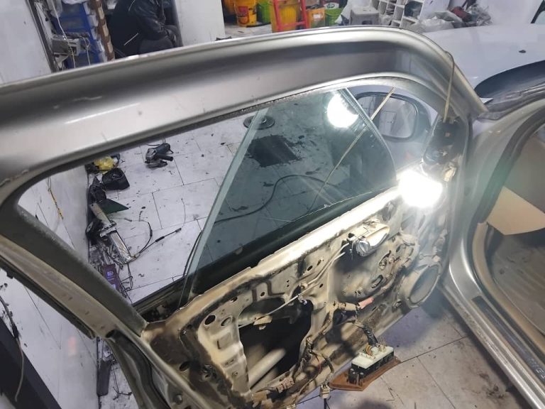 تعمیرات شیشه بالابر Maxima