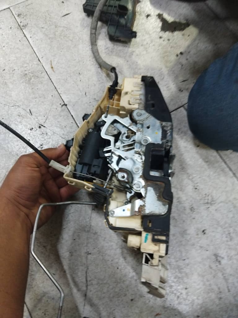 قفل مرکزی بنر